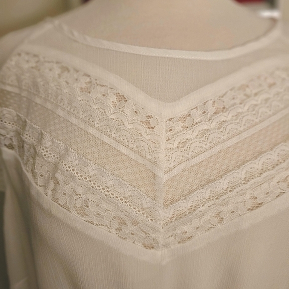 NWOT LAYERED LACE TOP - Picture 2 of 5